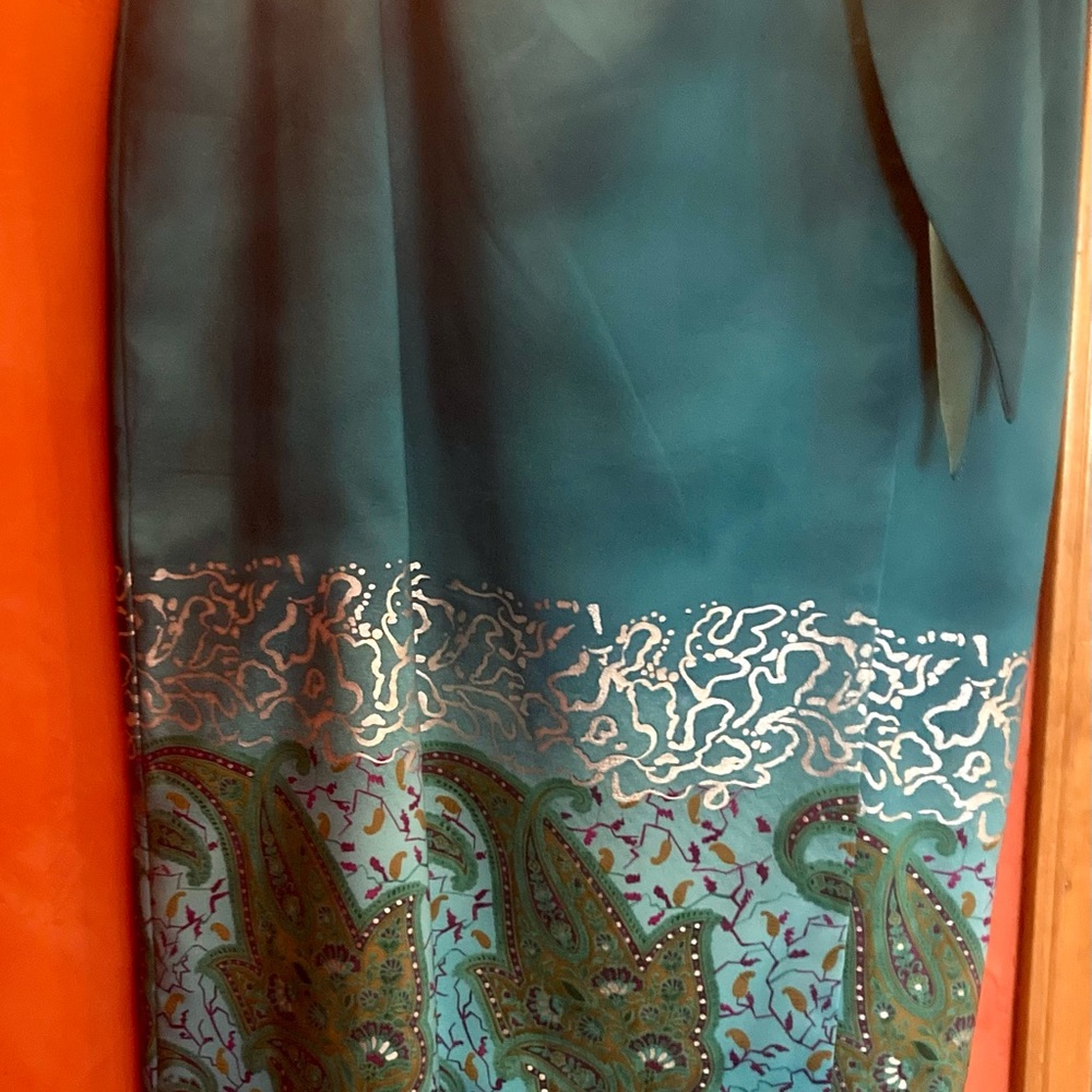 Looks and feels like hand painted silk.